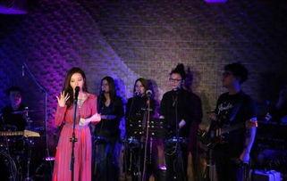 日常吃瓜张靓颖,从“吃瓜群众”到音乐界的璀璨明星