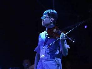 日常吃瓜张靓颖,从“吃瓜群众”到音乐界的璀璨明星