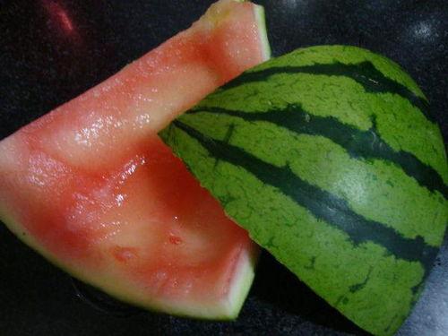 鸡吃瓜能下蛋吗,揭秘动物饮食与产蛋的奇妙关系